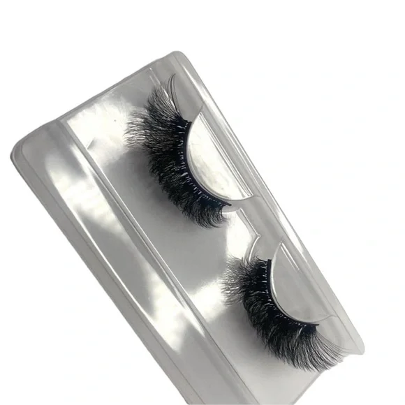 Dramatic Volume Strip Lashes - Picture 1 of 7